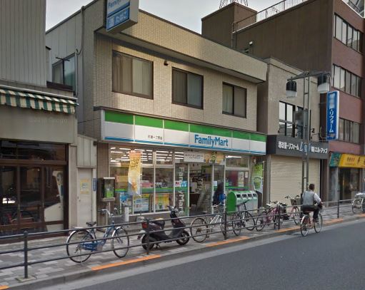 コンビニ　ファミリーマート町屋一丁目店（コンビニ）まで143m
