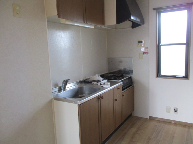 浜松市中央区 2階建 築27年のキッチン写真