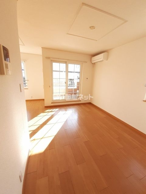 アイビーハイツEの居間写真