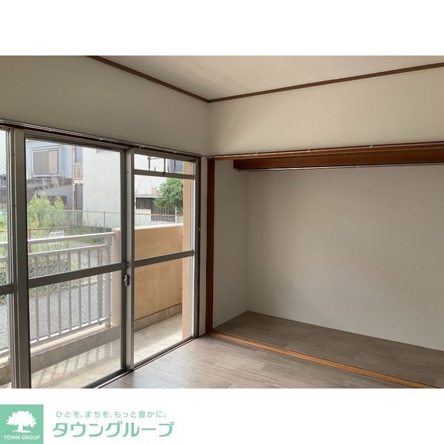 リバーサイド秀和の居間写真