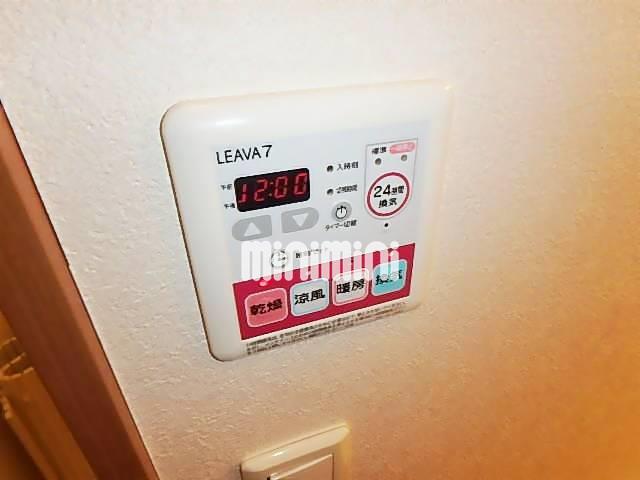 その他設備　浴室乾燥機付き。