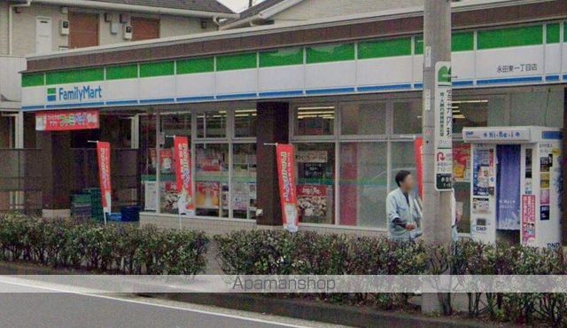 コンビニ　ファミリーマート（コンビニ）まで950m