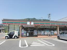 コンビニ　セブンイレブン竹原中央店（コンビニ）まで497m