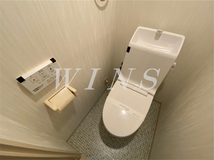 小田急線 登戸駅 徒歩8分 4階建 築36年のトイレ写真