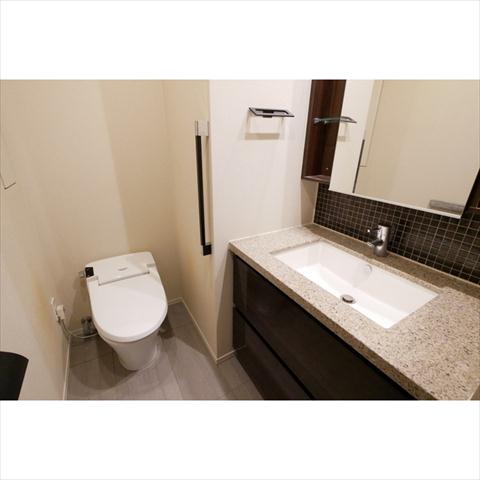 コンフォリア新宿イーストサイドタワーのトイレ写真