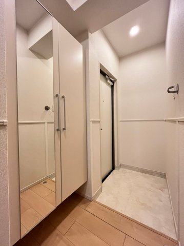 玄関　別号室の画像です。ご参考下さい