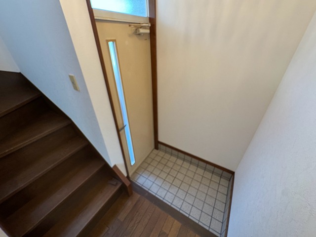 萩原3丁目6-23テラスハウスの玄関写真