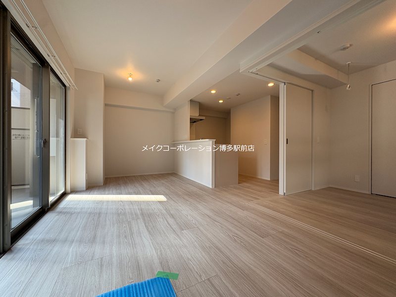 地下鉄七隈線 渡辺通駅 徒歩6分 12階建 築1年の居間写真