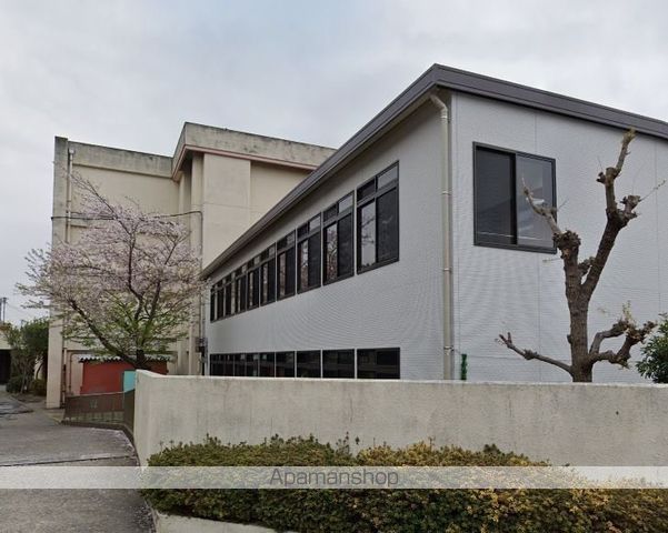 小学校　藤沢市立高谷小学校（小学校）まで632m