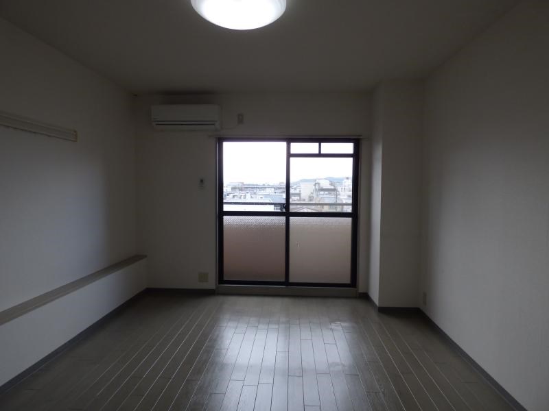 ISEHAN21の居間写真