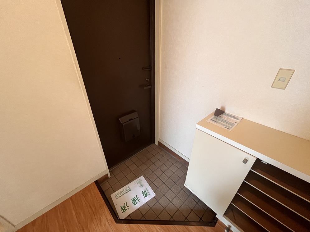 門前ビルの玄関写真