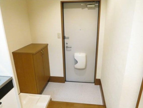 ブランドール三鷹新川の玄関写真