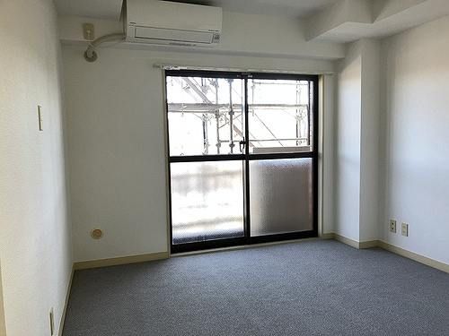 ＪＲ東海道本線 戸塚駅 徒歩28分 4階建 築44年の居間写真