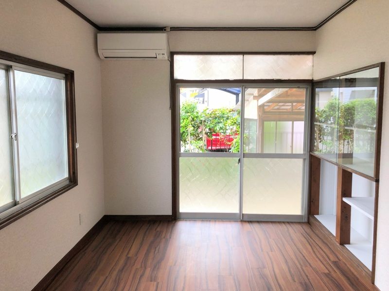 鶴巻北2丁目戸建の居間写真