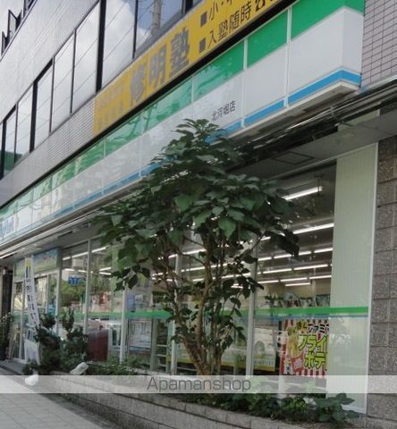 コンビニ　ファミリーマート（コンビニ）まで311m