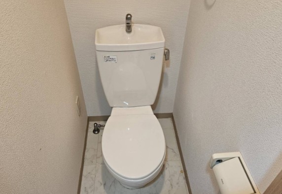 トイレ　写真は以前のものの為現状優先となります