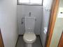 トイレ　タオル掛け、ペーパーホルダー、洋式トイレ付。