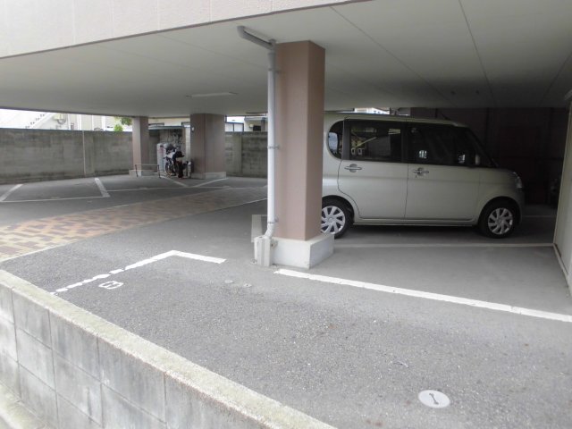 【ハイツ中嶋の駐車場】