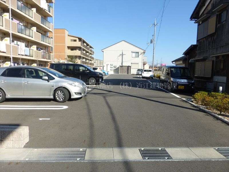 【近江八幡市堀上町のアパートの駐車場】