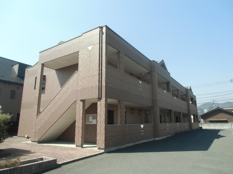 リバーサイド塚田の建物外観