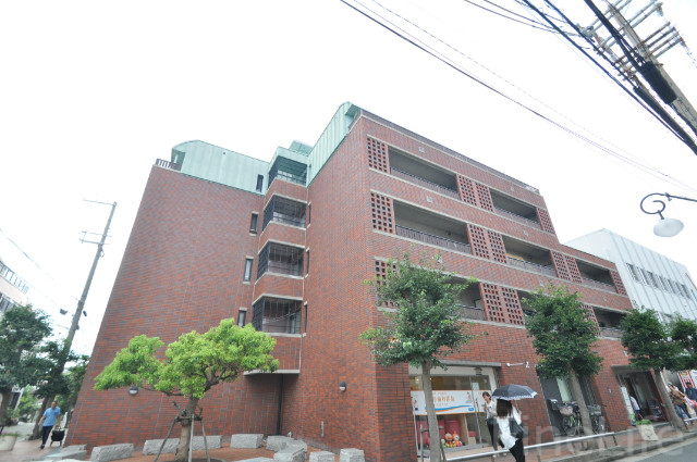 神戸市垂水区城が山のマンションの建物外観