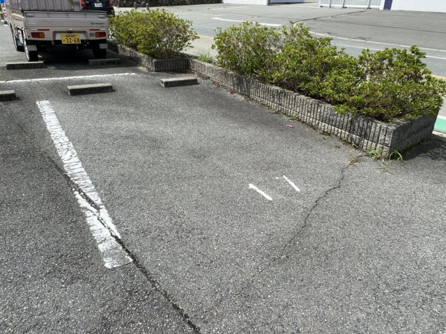 【姫路市書写のアパートの駐車場】