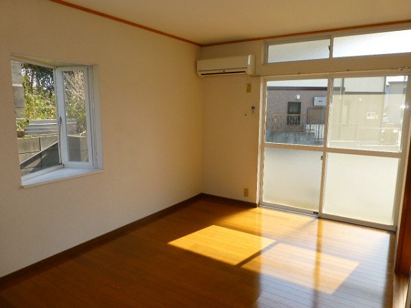 その他部屋・スペース　出窓つきの洋室