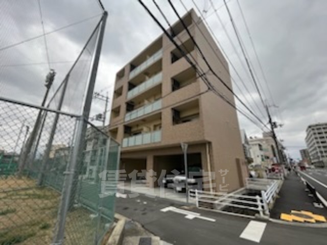 伊丹市行基町のマンションの建物外観