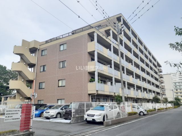 足柄上郡開成町吉田島のマンションの建物外観