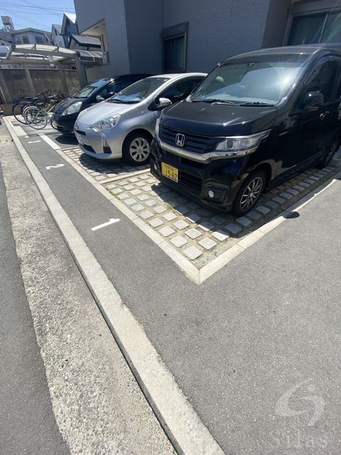 【堺市堺区大浜中町のアパートの駐車場】