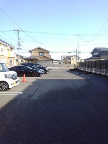 【福山市駅家町大字近田のアパートの駐車場】