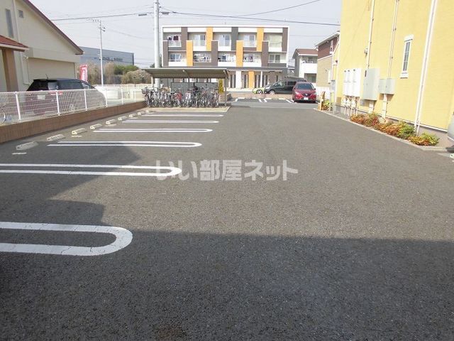 【サンパティークＡの駐車場】