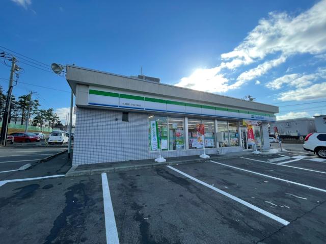 コンビニ　ファミリーマート（コンビニ）まで482m