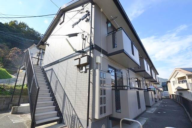 広島市安佐南区相田のアパートの建物外観