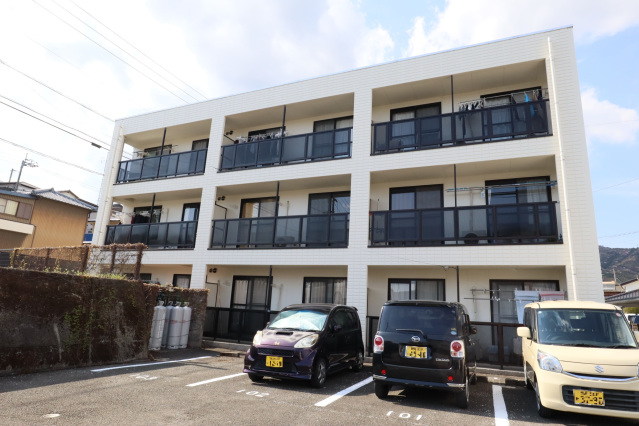 【フィネス鳴子の建物外観】