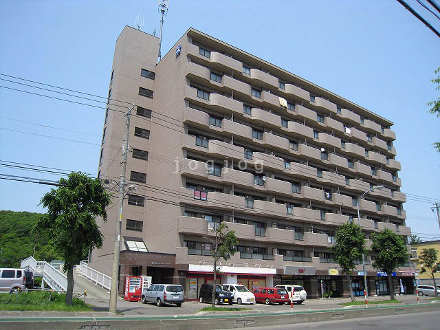 【札幌市清田区真栄四条のマンションの建物外観】