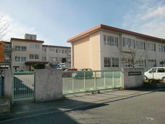 小学校　鈴鹿市立桜島小学校（小学校）まで1104m