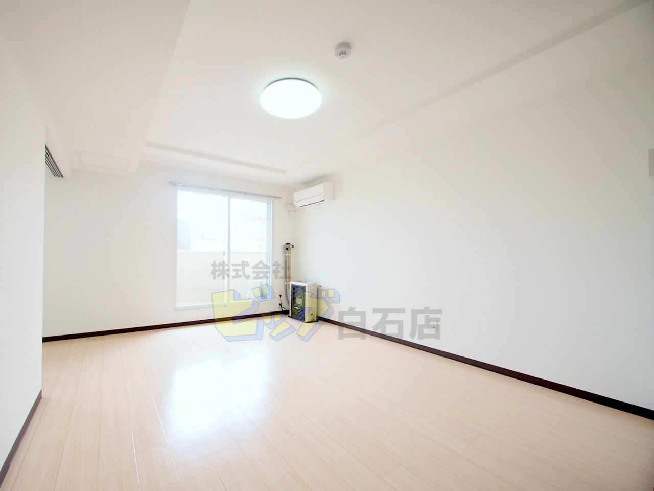 居室・リビング　陽当たり良好で明るいリビングです♪