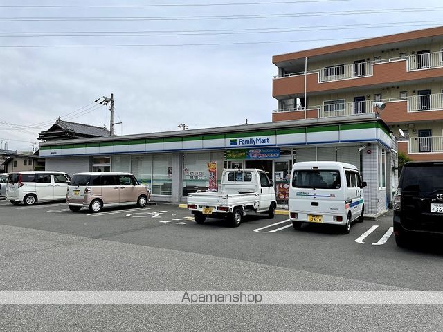 コンビニ　ファミリーマート（コンビニ）まで1032m