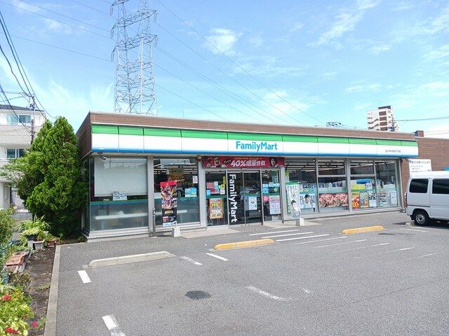 コンビニ　ファミリーマート足立本町４店（コンビニ）まで58m