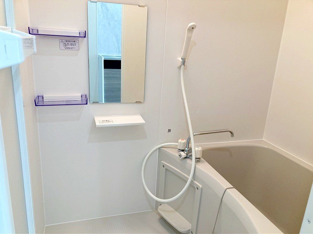 バス・シャワールーム　浴室乾燥機付きで、雨の日の洗濯物の乾燥にも便利！