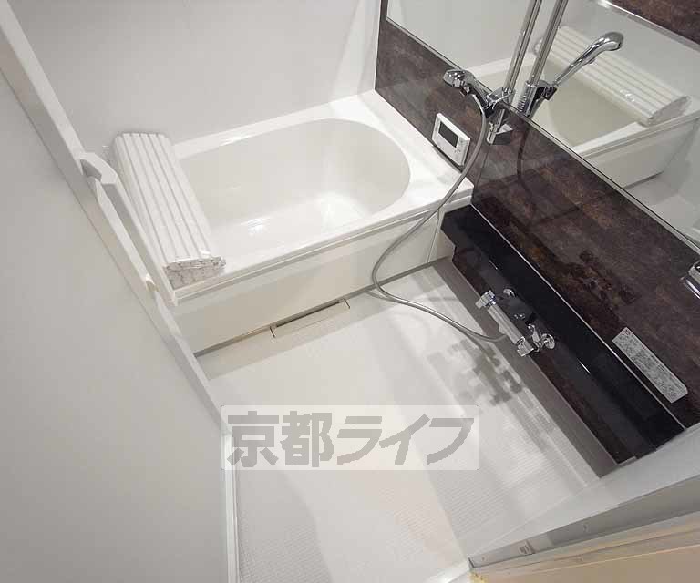 バス・シャワールーム　バスルームのデザインもオシャレでかっこいいです。