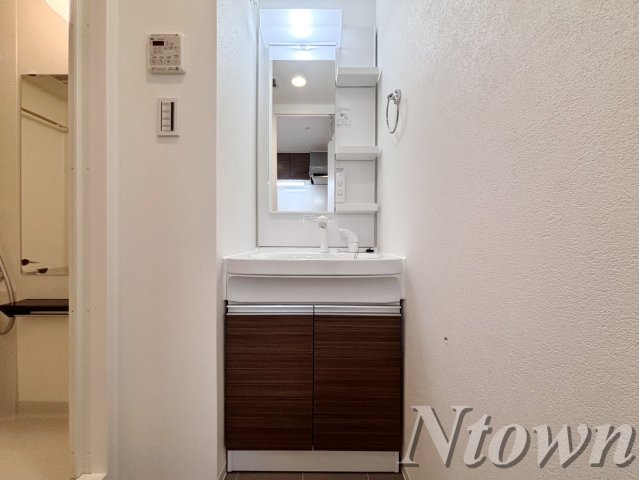 洗面設備　使いやすい独立洗面台です