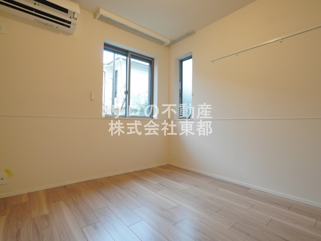 その他部屋・スペース　落ち着いた色合いのフローリングが優しい雰囲気の室内です☆