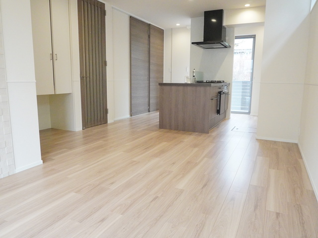 居室・リビング　採光と通風に優れた、開放感溢れるリビングダイニング♪