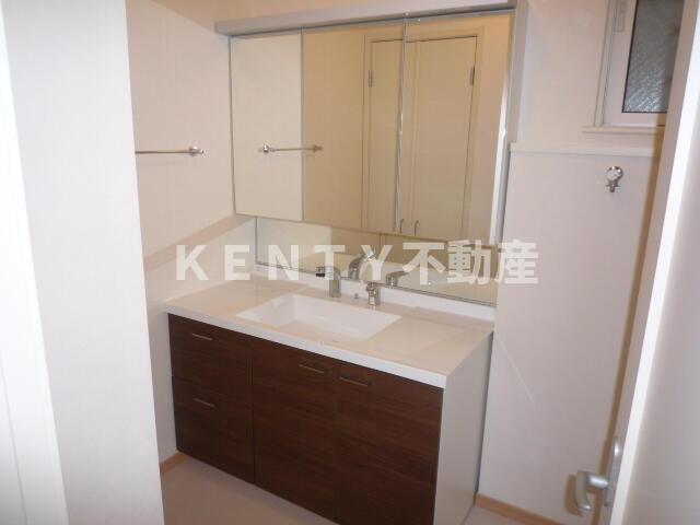 洗面設備　コンパクトで使いやすい洗面所