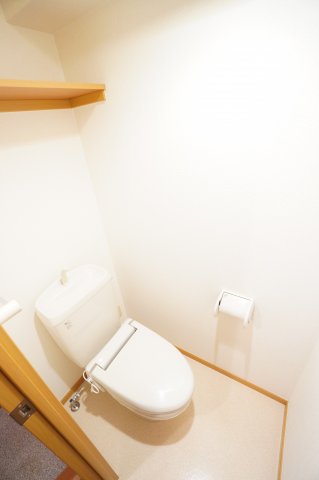 トイレ　※同物件・反転タイプの写真です。