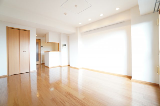 居室・リビング　※同物件・反転タイプの写真です。