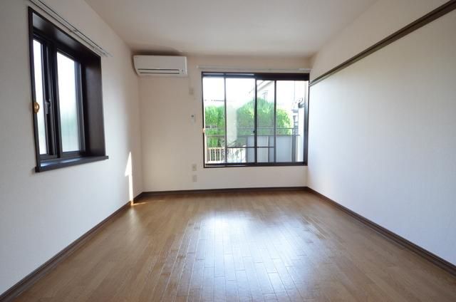 居室・リビング　★二面採光の明るいお部屋★