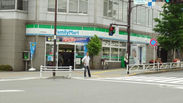 コンビニ　ファミリーマート（コンビニ）まで454m